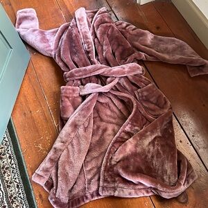 Rose fuzzy bathrobe